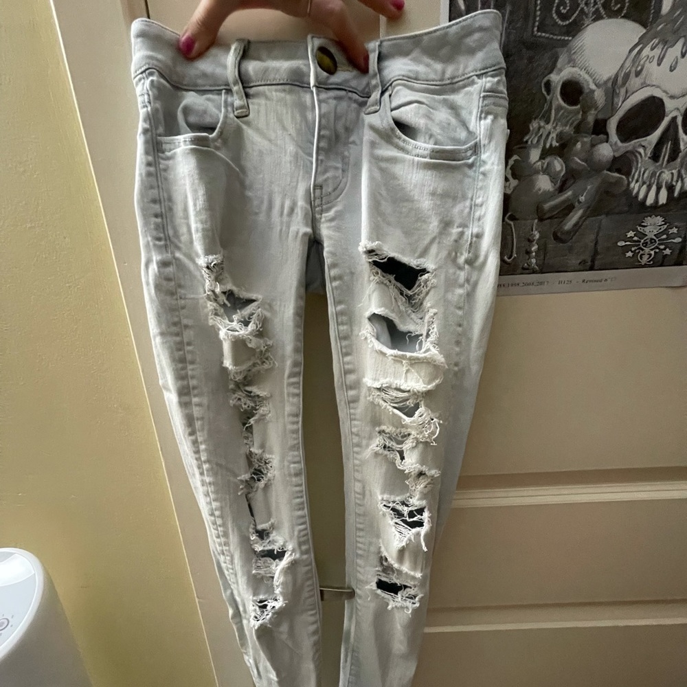 American Eagle Super Low Rise Distressed Jegging